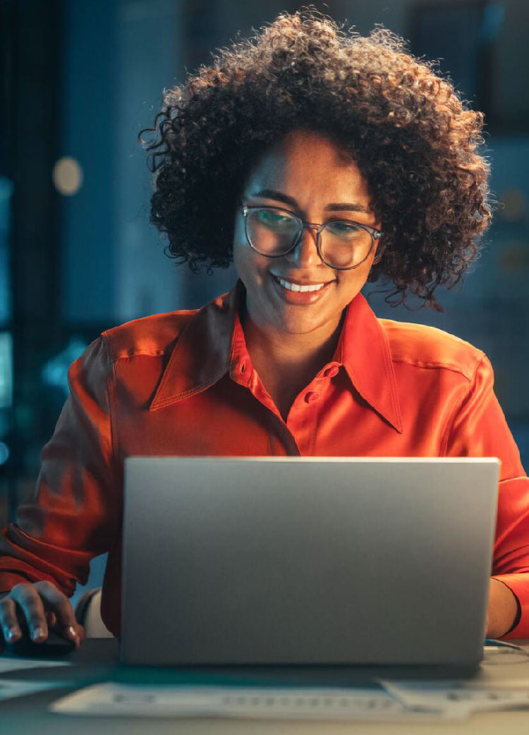 lady-on-laptop
